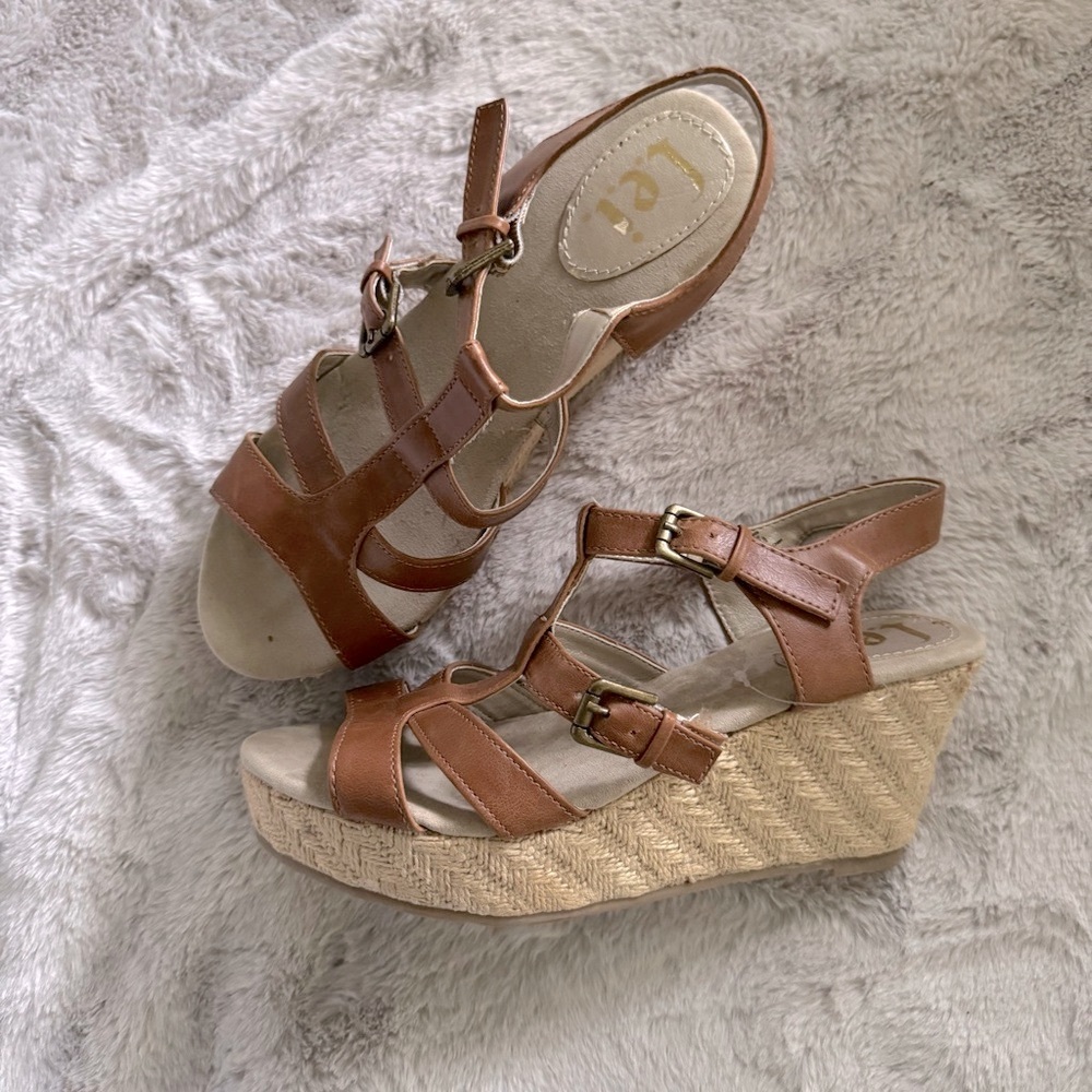 Lei Women's Cognac/Brown Raffia Wedge Double buckle Sandals Size 8